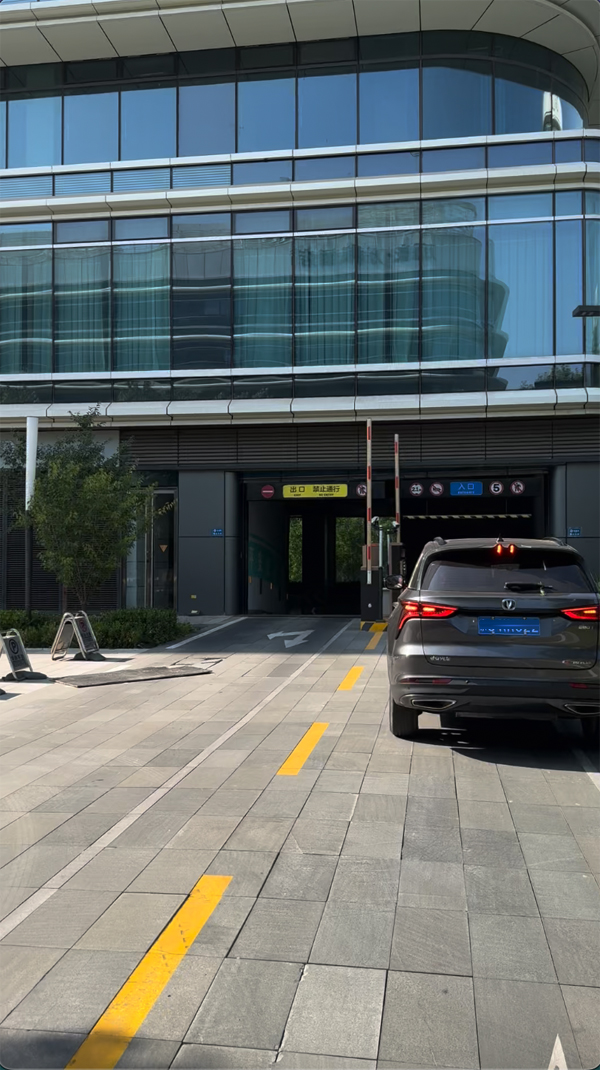 進出場全流程拍照存證，保障車主權(quán)益從不含糊